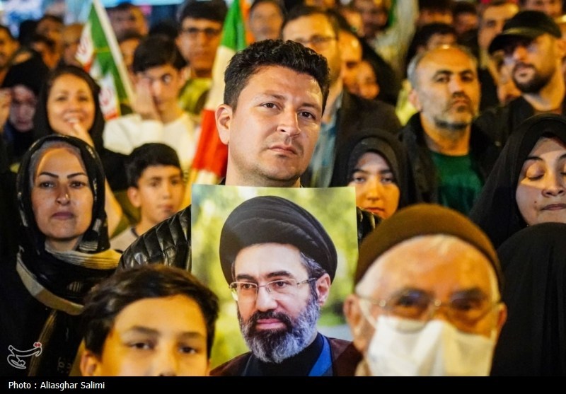 75 شب ایستادگی مردم بیرجند در میدان+عکس اخبار استان خراسان جنوبی , رهبر انقلاب , شهید , اخبار بیرجند ,