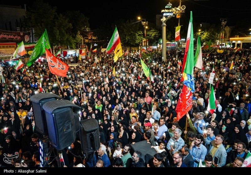75 شب ایستادگی مردم بیرجند در میدان+عکس اخبار استان خراسان جنوبی , رهبر انقلاب , شهید , اخبار بیرجند ,