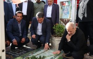ادای احترام وزیر آموزش و پرورش به مقام شامخ شهید سلیمانی
