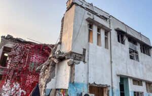 «ایستاده در غبار»؛ روایت زخم جنگ بر میراث تاریخی ایران در بندرعباس