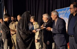 تجلیل از سروهای ایستاده؛ تکریم 25 خانواده شهید جنگ رمضان در مراغه