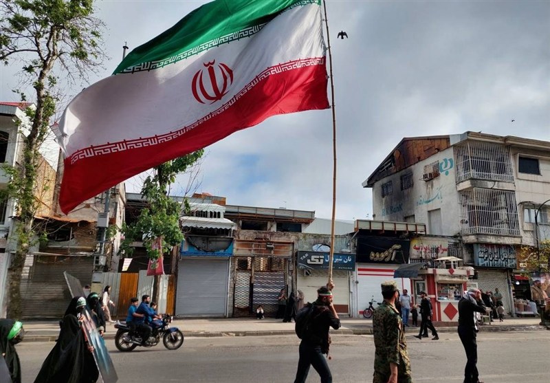 روایتی از ستایش دهه نودی و سودای کشیدن چهره‌ رهبر آسمانی