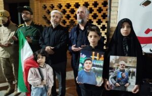 غیور مردان صالح آباد؛ از رژه تراکتورها تا دست بوسی خانواده شهدا