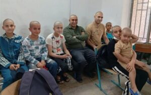 معلمی شغل نیست؛همدردی معلم کلاتی و شاگردانش با کودک مبتلا به سرطان