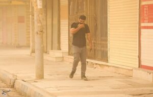 گرد و غبار ادارات ایلام را تعطیل کرد