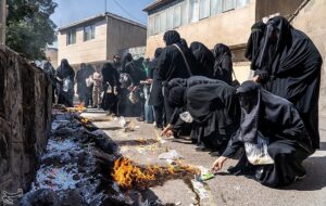 آیین زنانه لرستان در محرم؛ سوگ شمع‌ها در چهل‌منبر