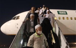بازگشت نخستین گروه از حجاج گلستانی