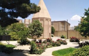برج قربان، ایستاده در سکوت دوران+تصویر