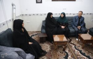دیدار معاون رئیس‌جمهور با خانواده شهدای «علی و حسن بیات» در زنجان
