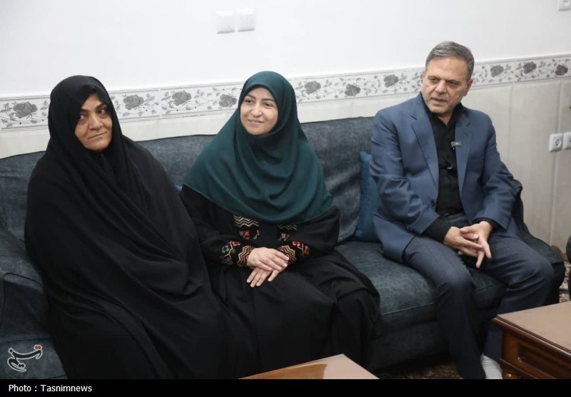 دیدار معاون رئیس‌جمهور با خانواده شهدای «علی و حسن بیات» در زنجان