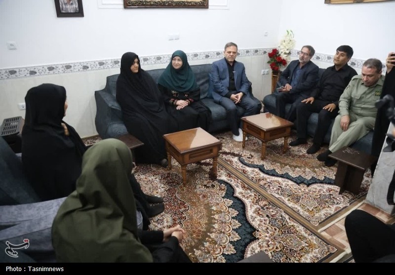 دیدار معاون رئیس‌جمهور با خانواده شهدای «علی و حسن بیات» در زنجان