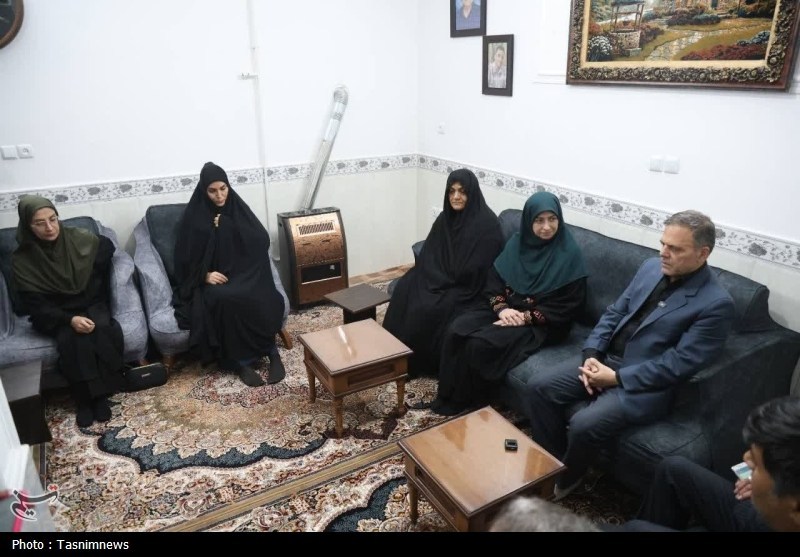 دیدار معاون رئیس‌جمهور با خانواده شهدای «علی و حسن بیات» در زنجان