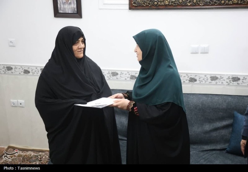 دیدار معاون رئیس‌جمهور با خانواده شهدای «علی و حسن بیات» در زنجان