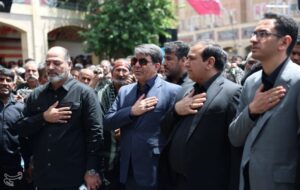 مردم صحنه عزاداری را به تجدید پیمان با راه امامین انقلاب تبدیل کردند