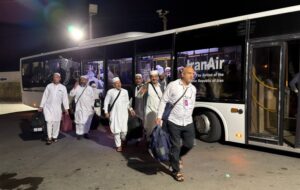 ورود نخستین کاروان حجاج به فرودگاه مشهد/تداوم  بازگشت حجاج تا 18خرداد