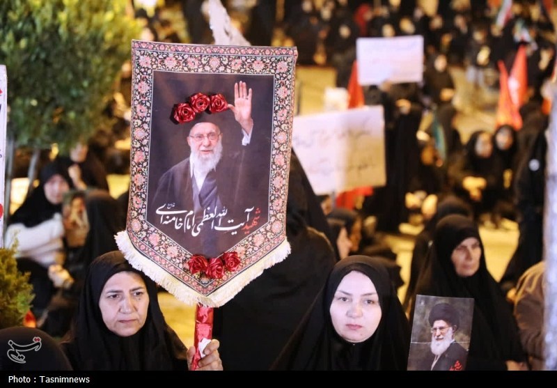 128 شب ایستادگی در خیابان جمهوری؛ یاسوج در سوگ قائد شهید+تصاویر اخبار یاسوج , تشییع رهبر شهید , بدرقه آقای شهید ایران , تشییع آیتاللهالعظمی سید علی خامنهای , شهید امام خامنه ای (ره) ,