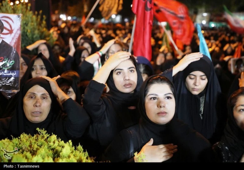 طنین فریاد هیهات منا الذله در شب عاشورای حسینی در یاسوج حسینیه تسنیم , اخبار یاسوج ,