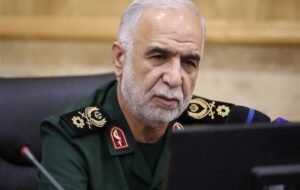 ملت ایران از آرمان‌های رهبر شهید عقب‌نشینی نمی‌کند