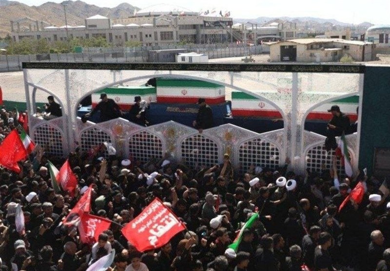 گزارش میدانی تسنیم از مراسم وداع و تشییع مردم ولایتمدار با امام شهید در مشهد گزارش میدانی تسنیم از مراسم وداع و تشییع مردم ولایتمدار با امام شهید در مشهد